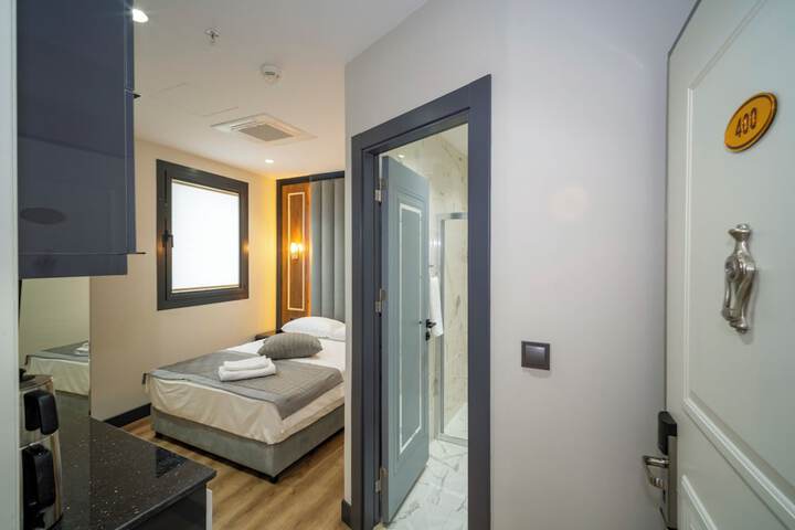 Room 5 of 92