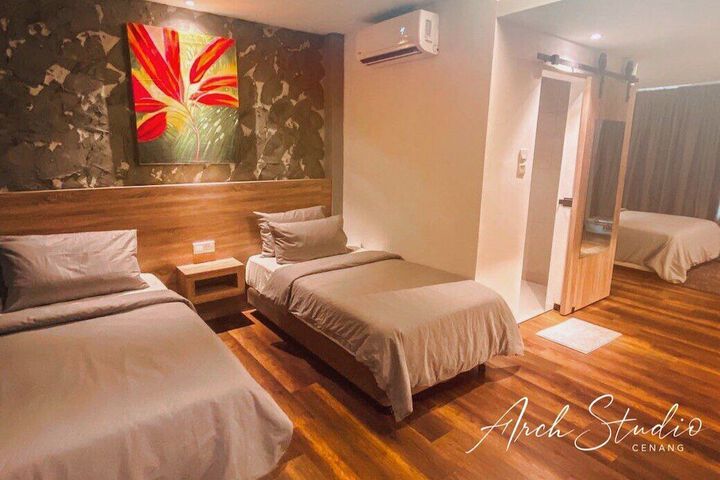 Room 44 of 120