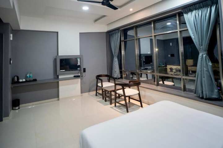 Room 8 of 13