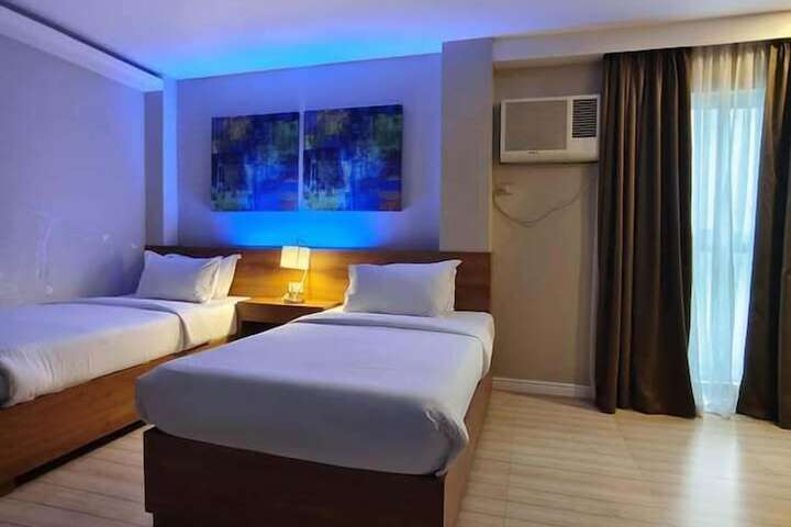 Room 14 of 32