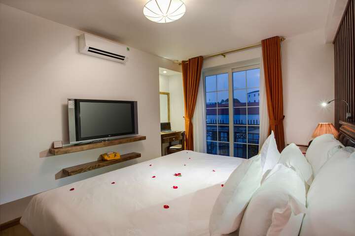 Room 7 of 48