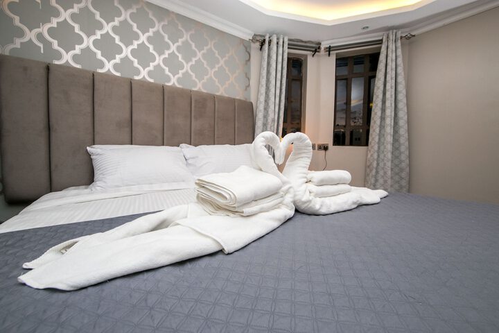 Room 8 of 34