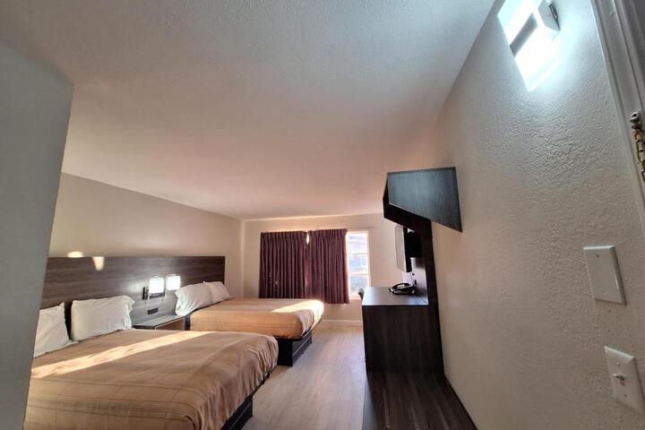 2 Double Beds (2 of 4)