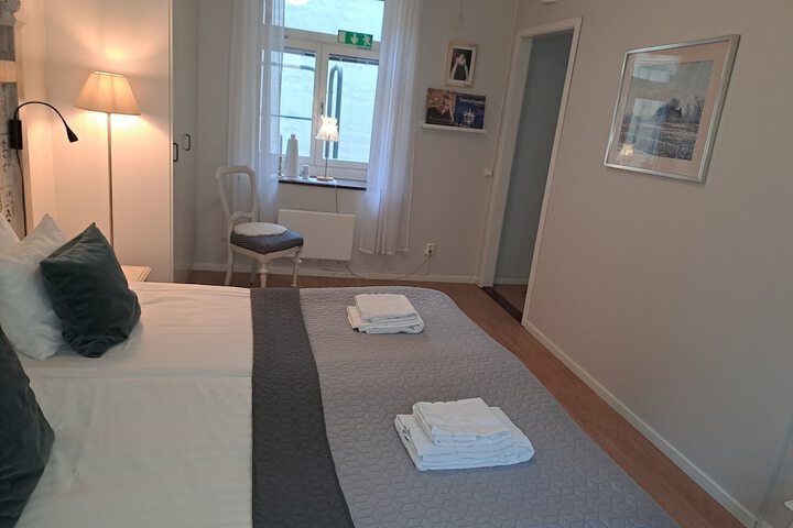 Room 32 of 60