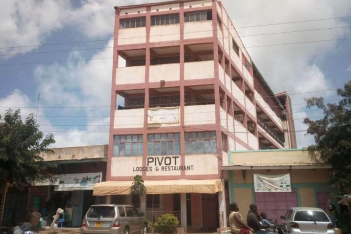 Pivot Hotel