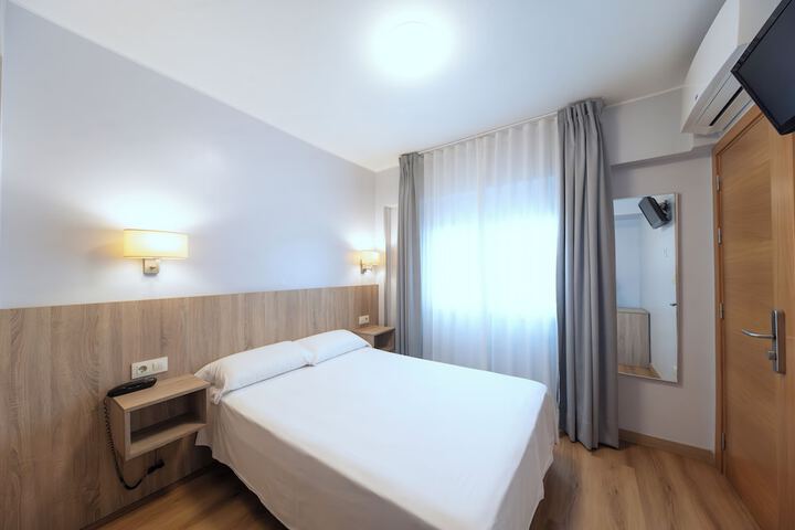 Room 19 of 38