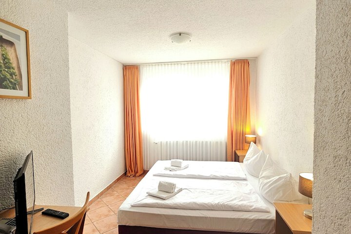 Room 7 of 96