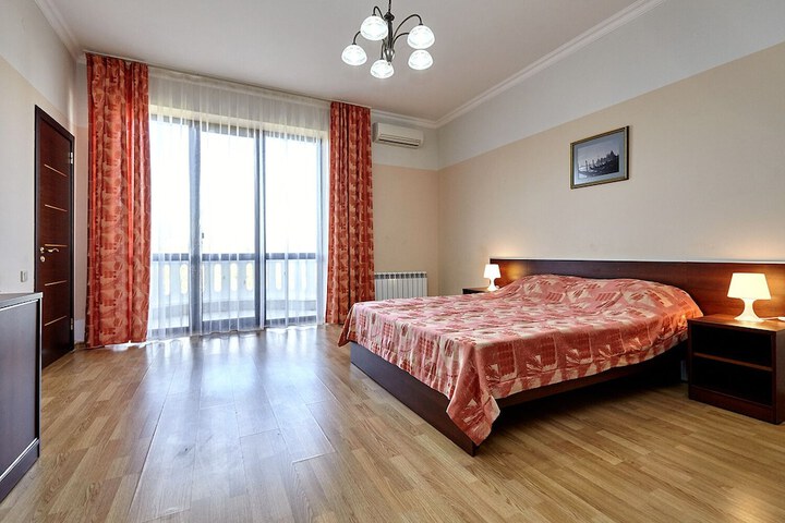 Room 2 of 117