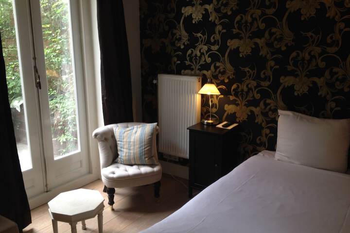 Room 4 of 80