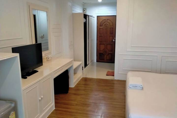 Room 16 of 32