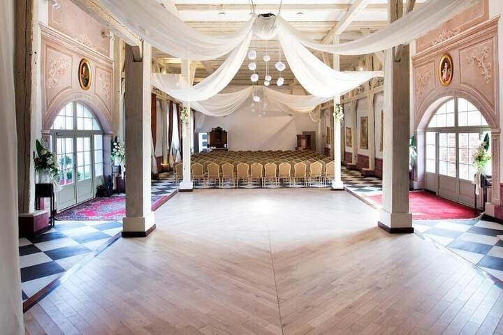 Ballroom/Hall 38 of 55