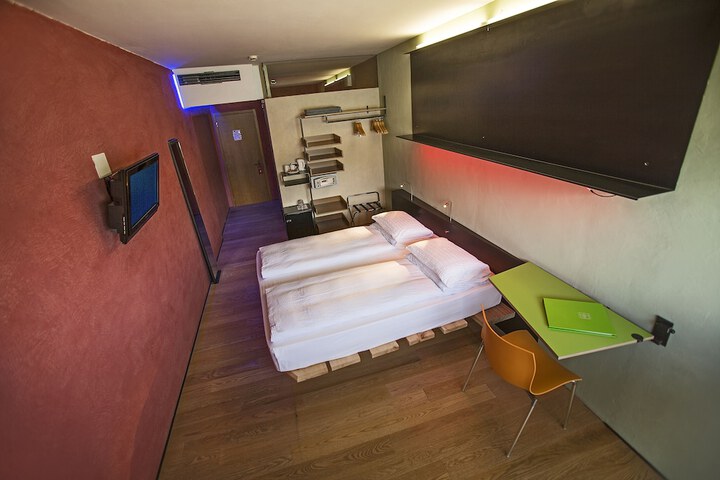 Room 21 of 95