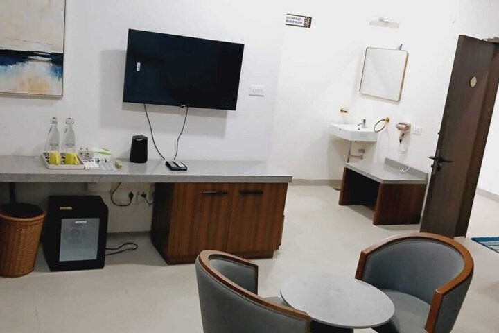 Room 4 of 31