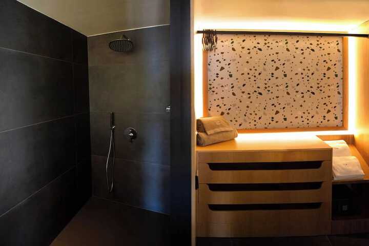 Room 103 of 179