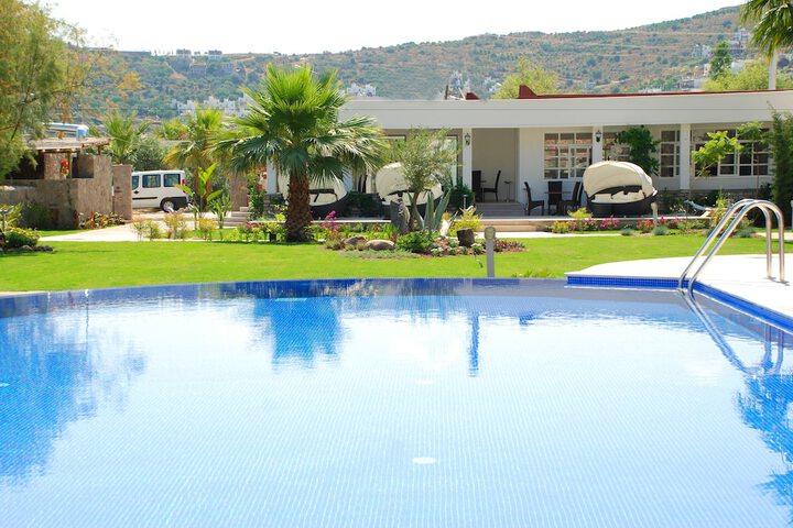 Hotel Pool