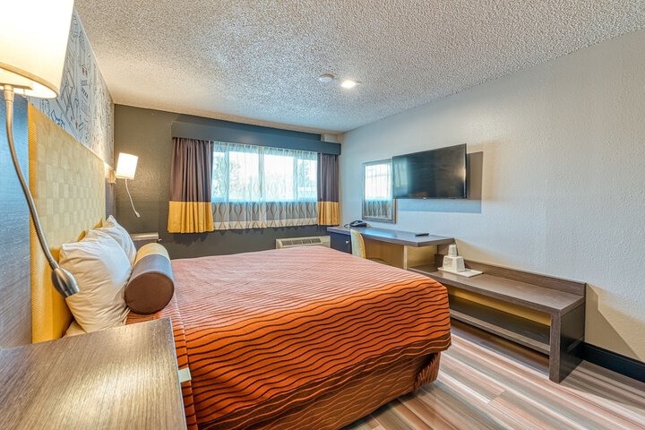 Room 7 of 28