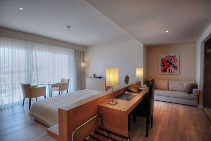 Room 9 of 32