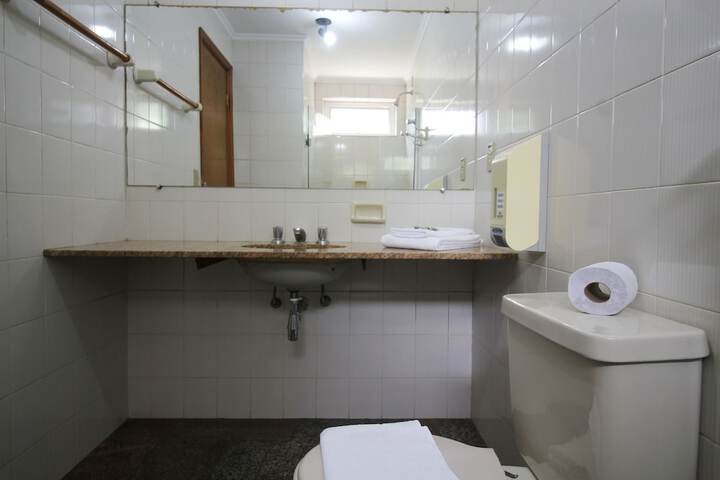 Room 100 of 183