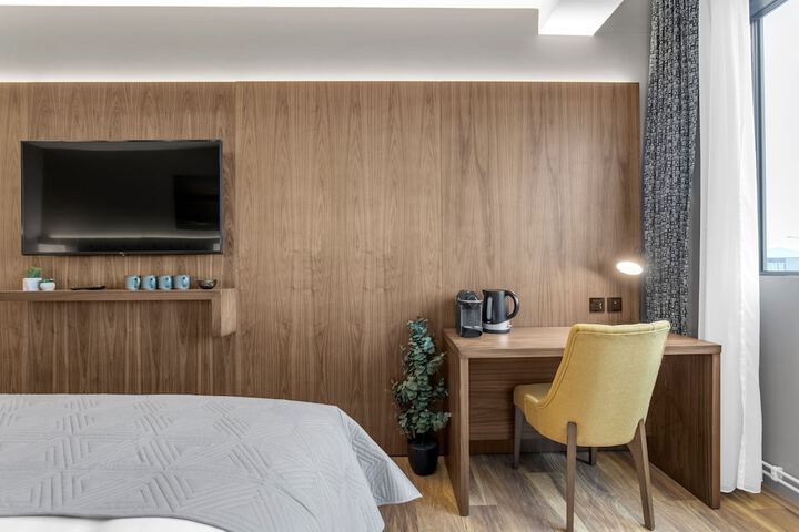Room 15 of 33