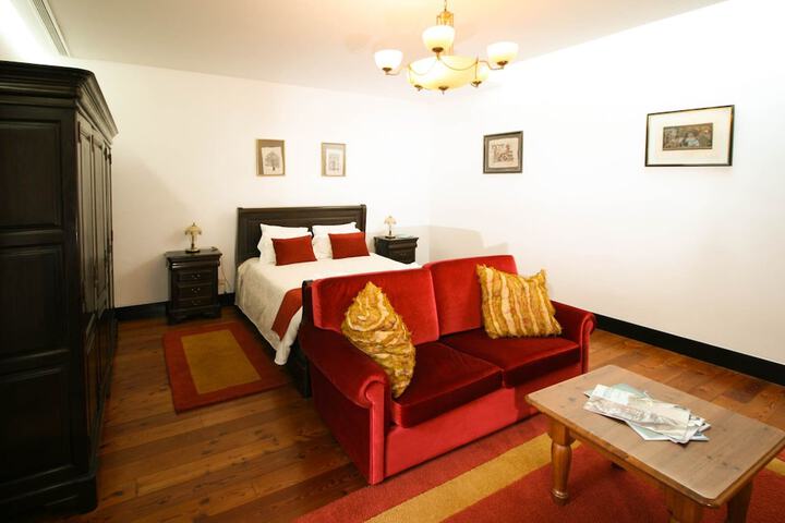 Room 28 of 74