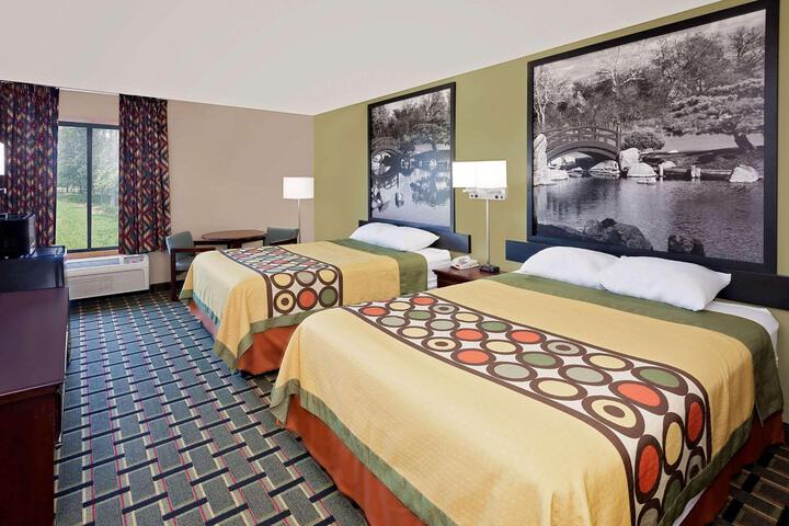 2 Queen Beds (2 of 5)