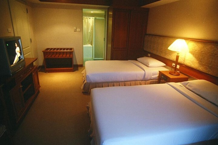 Room 14 of 102