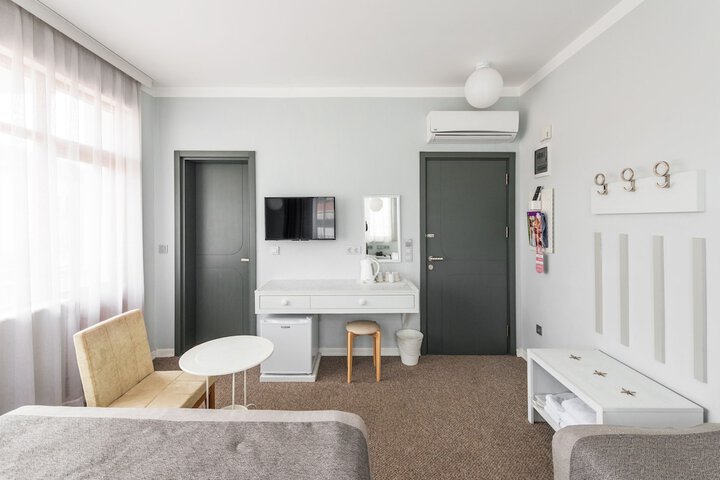 Room 17 of 87