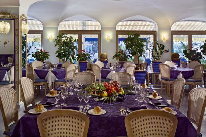 Dining 41 of 48