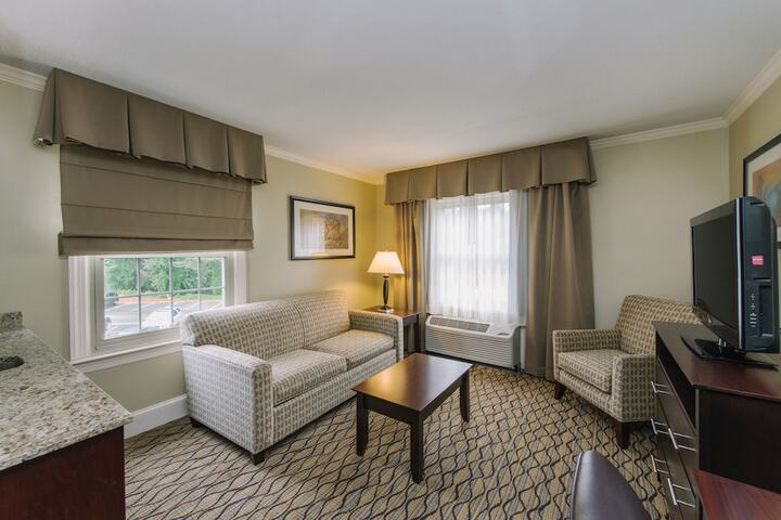 2 Queen Beds (16 of 19)