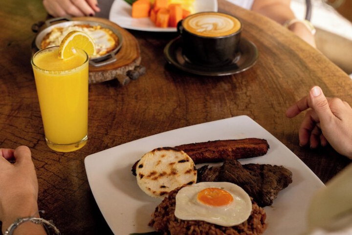 Breakfast/Coffee Service 25 of 34