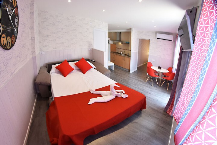 Room 2 of 16