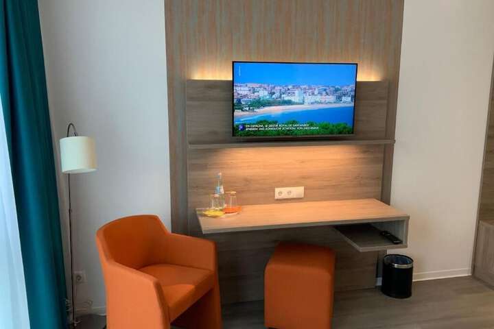 Room 3 of 47