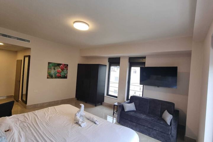 Room 130 of 243