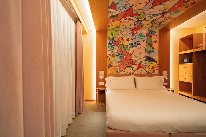 Room 44 of 153