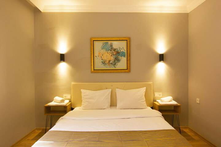 Room 3 of 27