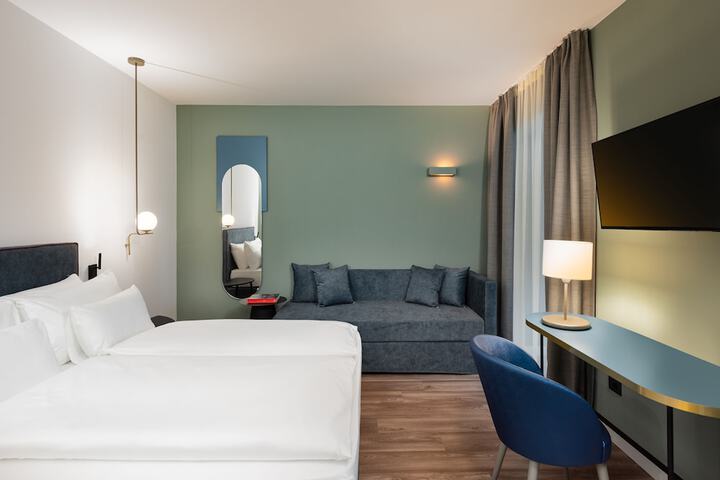 Room 15 of 44