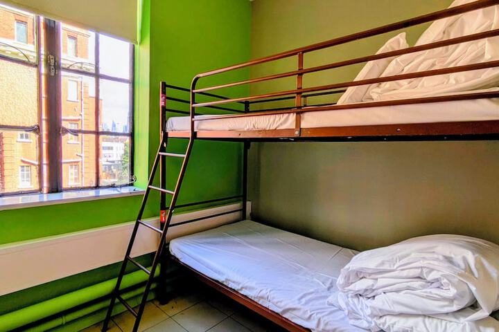 Room 26 of 98