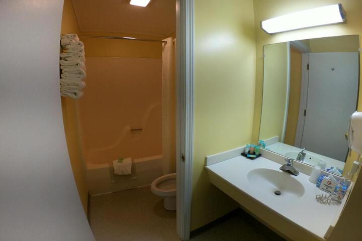 Standard Double Room (4 of 16)