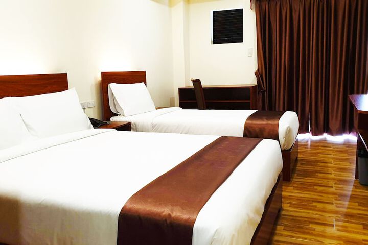 Room 4 of 63