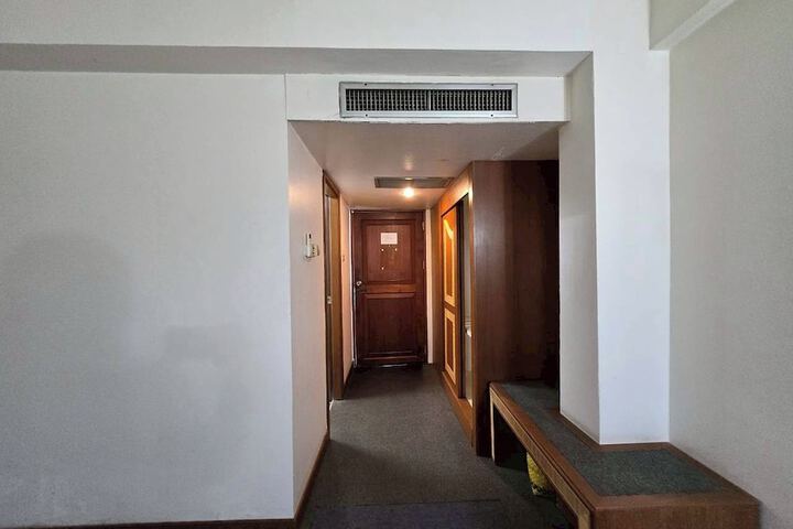 Room 16 of 65