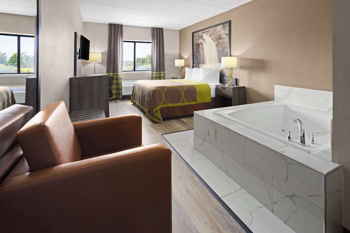 1 King Bed Deluxe Room (7 of 7)