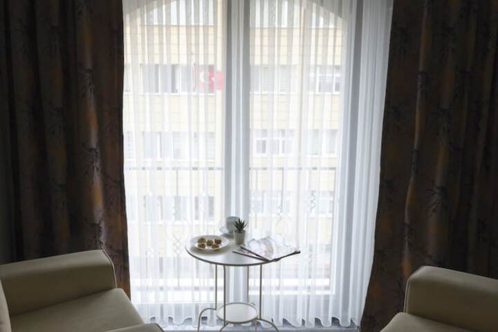 Room 28 of 81