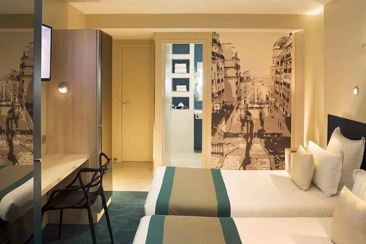 Room 32 of 74