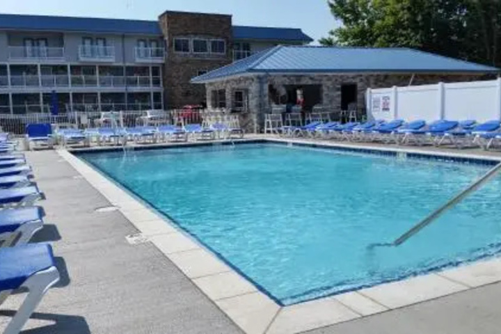 Pool 9 of 13