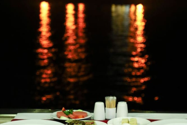 Dining 48 of 54