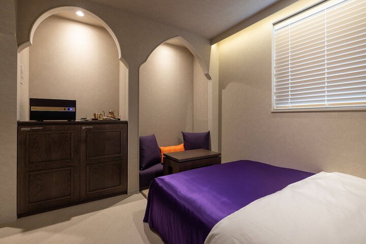 Room 16 of 60