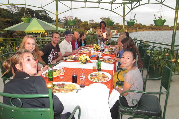 Dining 34 of 42