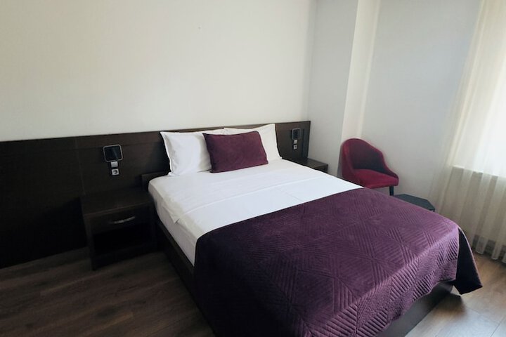 Room 26 of 40