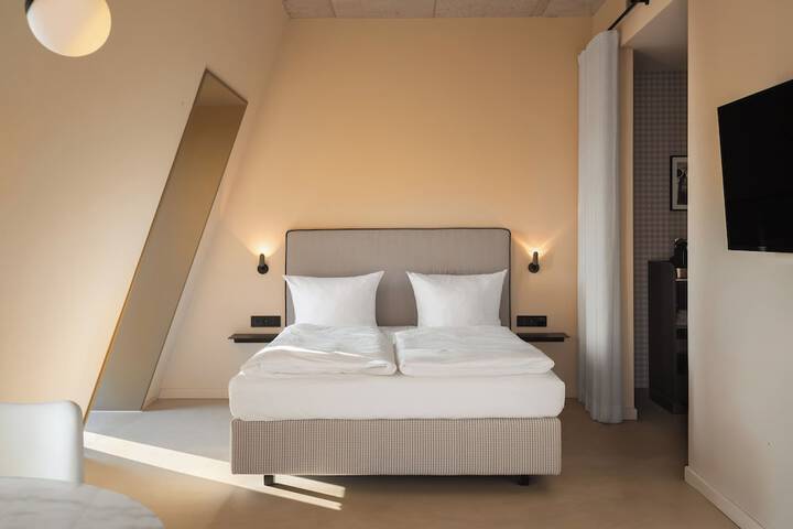 Room 64 of 112