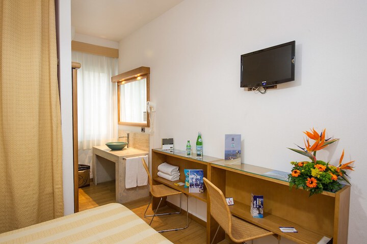 Room 9 of 87